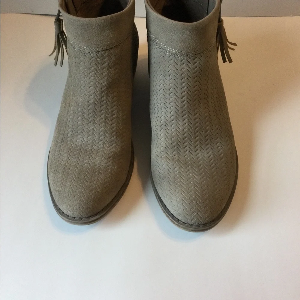 Roxy Light Brown Suede Chic Ankle Bootie Boots with Zipper Tassel Size 7